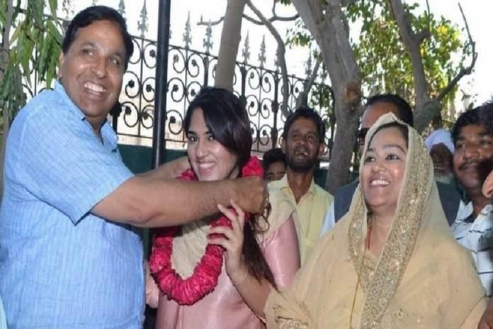 मिलिए पहली MBBS महिला सरपंच से 24 साल की उम्र में बनी सरपंच  – पुरे गाँव में सबसे ज्यादा पढ़ी लिखी लडकी बनी सरपंच